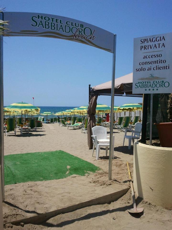 Hotel Club Sabbiadoro Battipaglia Exterior foto